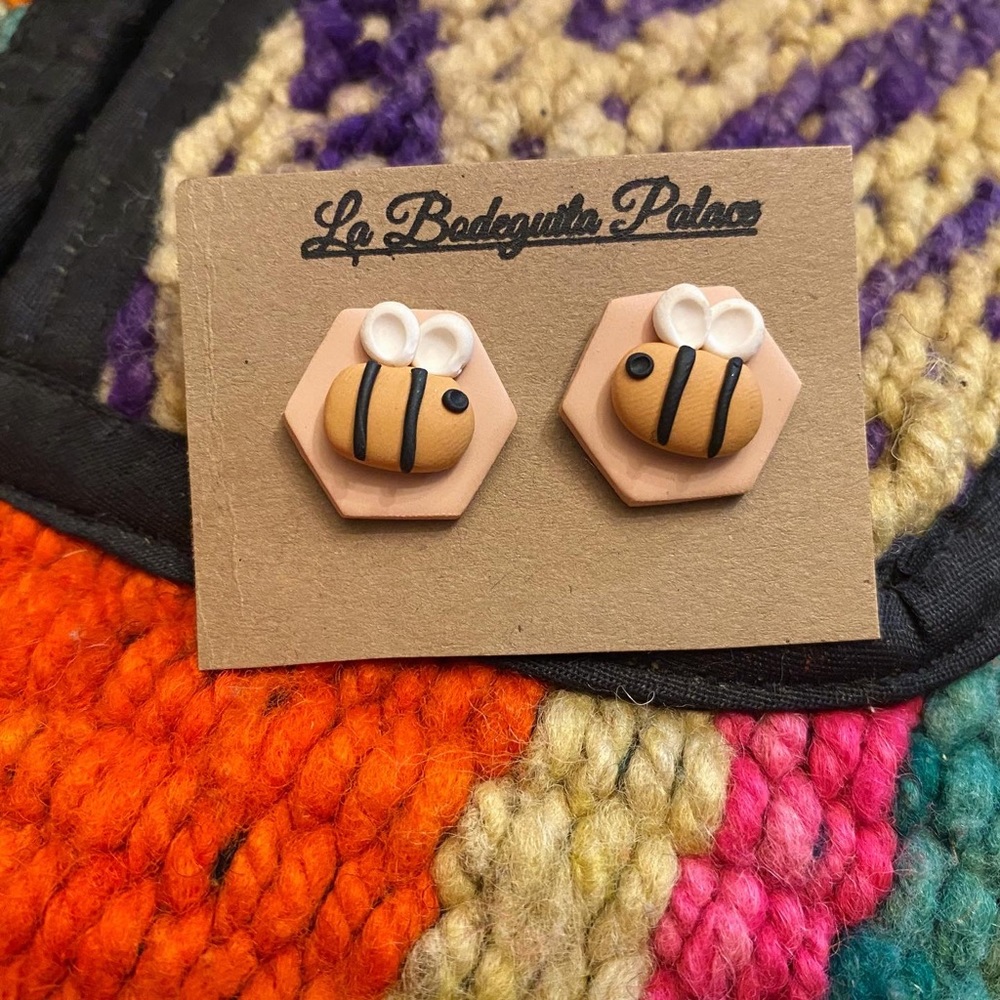 Bee studs - Picture 2 of 4
